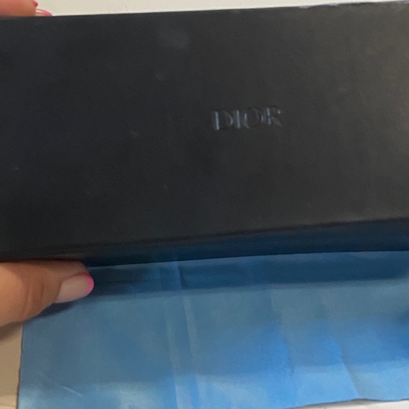 Dior So Real's Black on black, with mirrored accent. - Picture 6 of 9